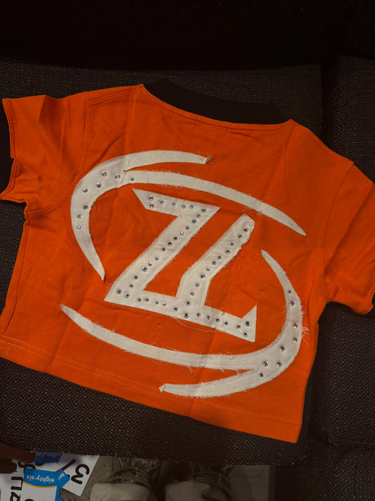 orange shirt