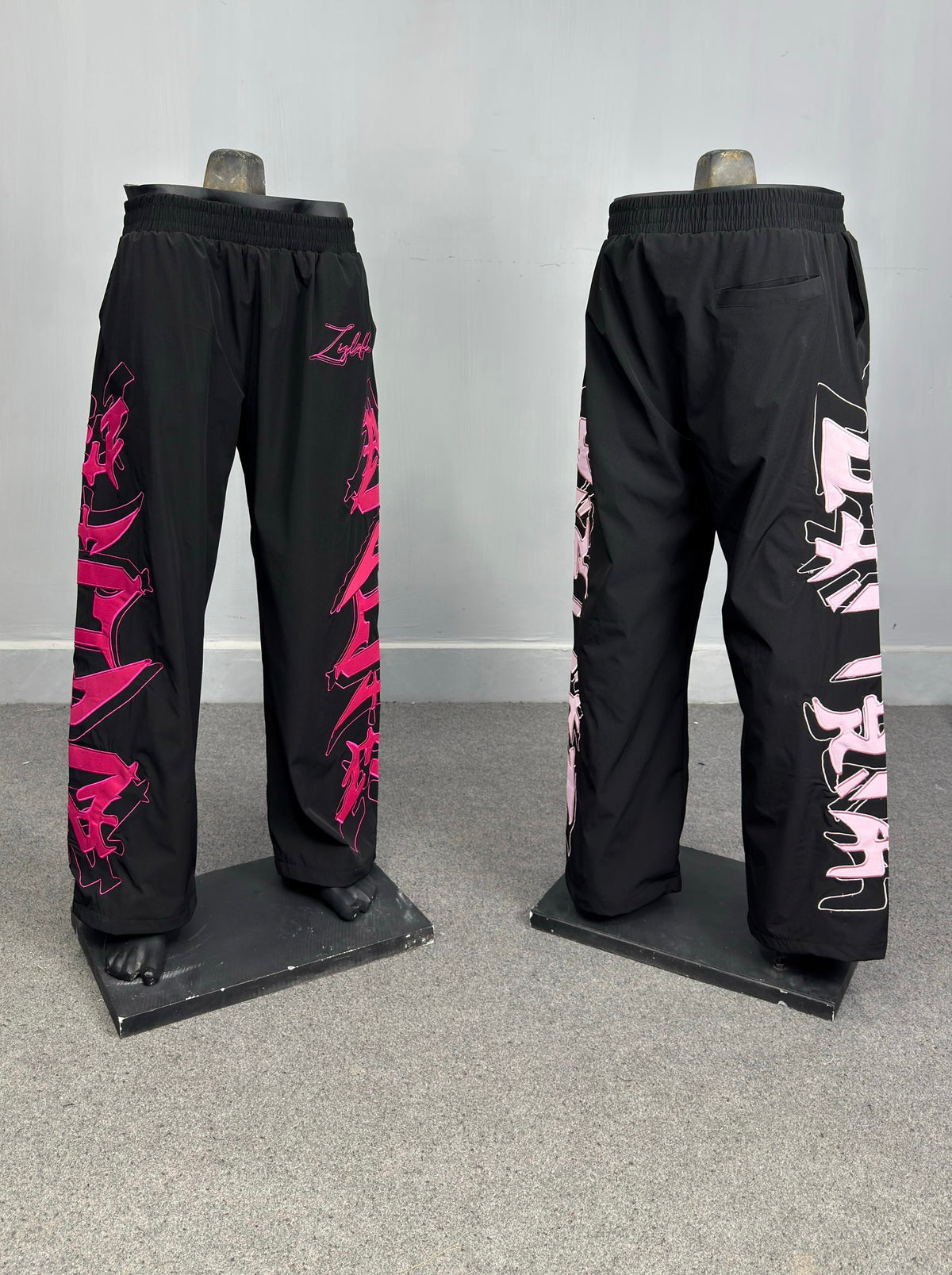TRACKPANTS