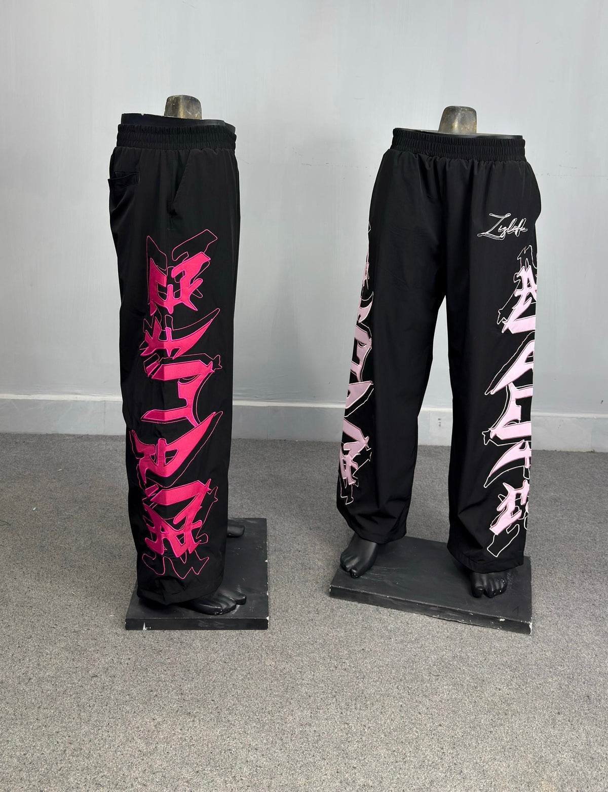 TRACKPANTS